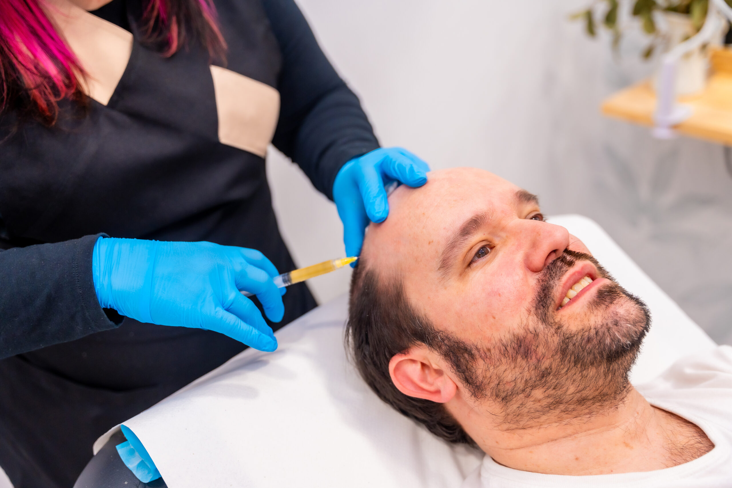 Choosing the Right Hair Restoration Clinic: What to Look For